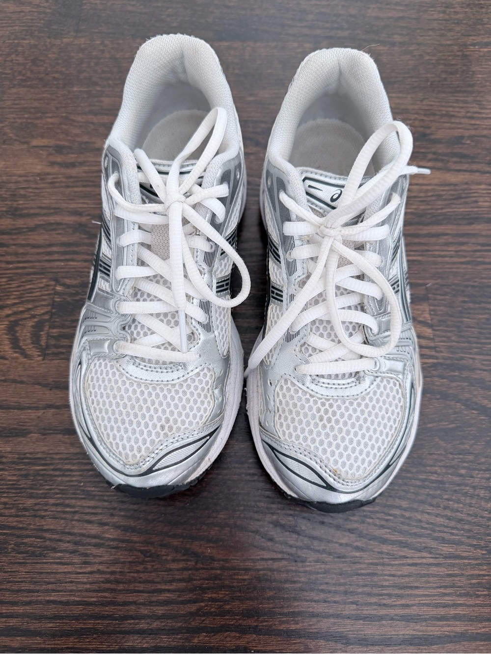Asics White & Silver Kids' Athletic Sneakers (MENS 5.5/Womens 7)